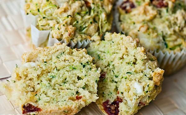 halloumi-muffins Zucchini, Sun-dried Tomato and Halloumi Muffins