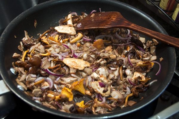 wild-mushrooms-in-cream-recipe wild mushrooms in cream sauce recipe